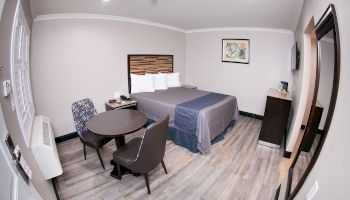 Diamond Bell Inn & Suites