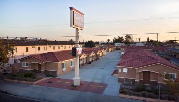 Diamond Bell Inn & Suites